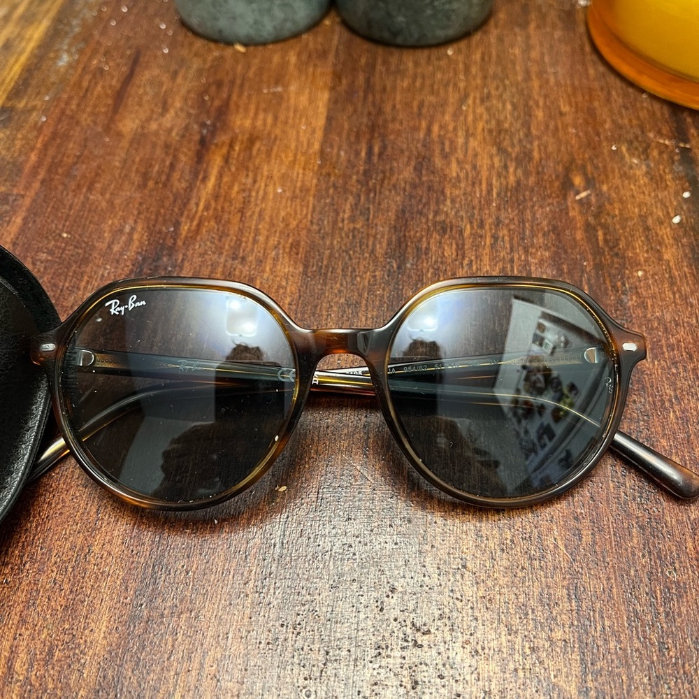 Ray Ban Thalias, polished Havana tortoise, size 51-18